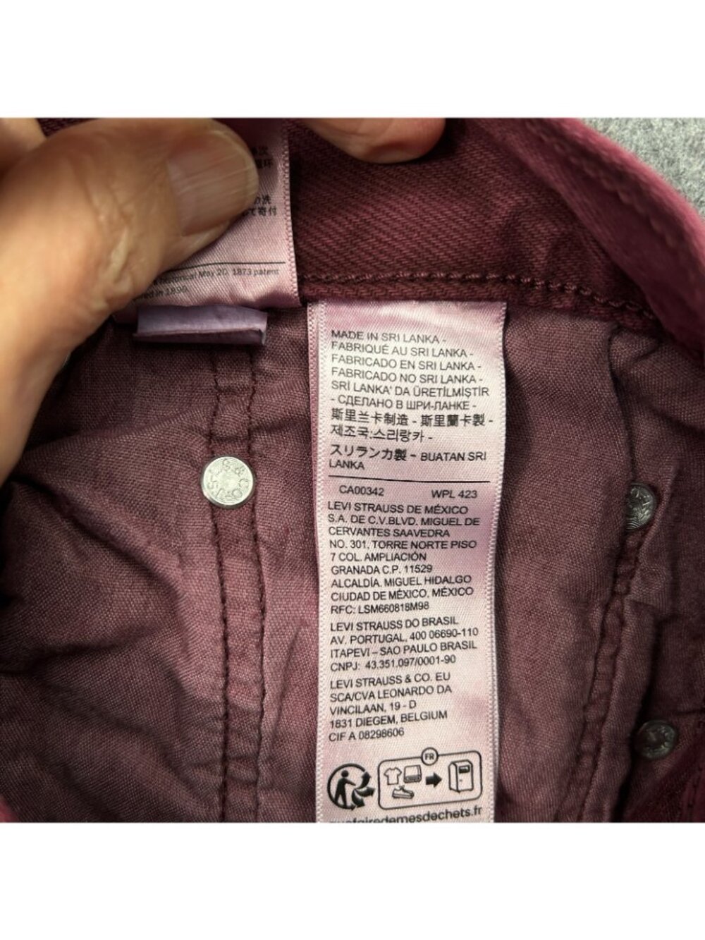 Levi's 501 Original Cropped Jeans Women's Size 28 X 28 Button Fly Big E Wine Red - Picture 8 of 15